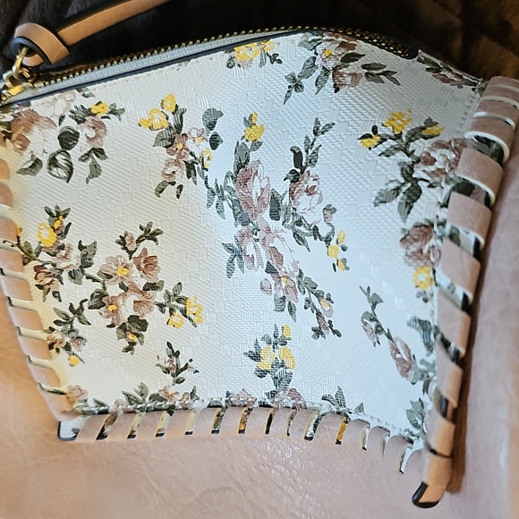 Handbag - Picture 4 of 16